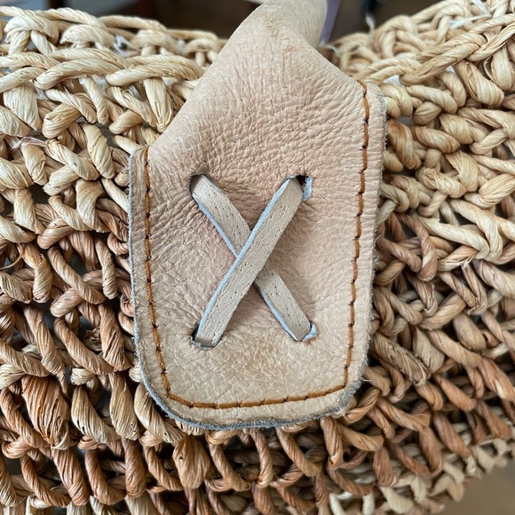 Large Woven Straw Tote Bsg - Picture 2 of 5